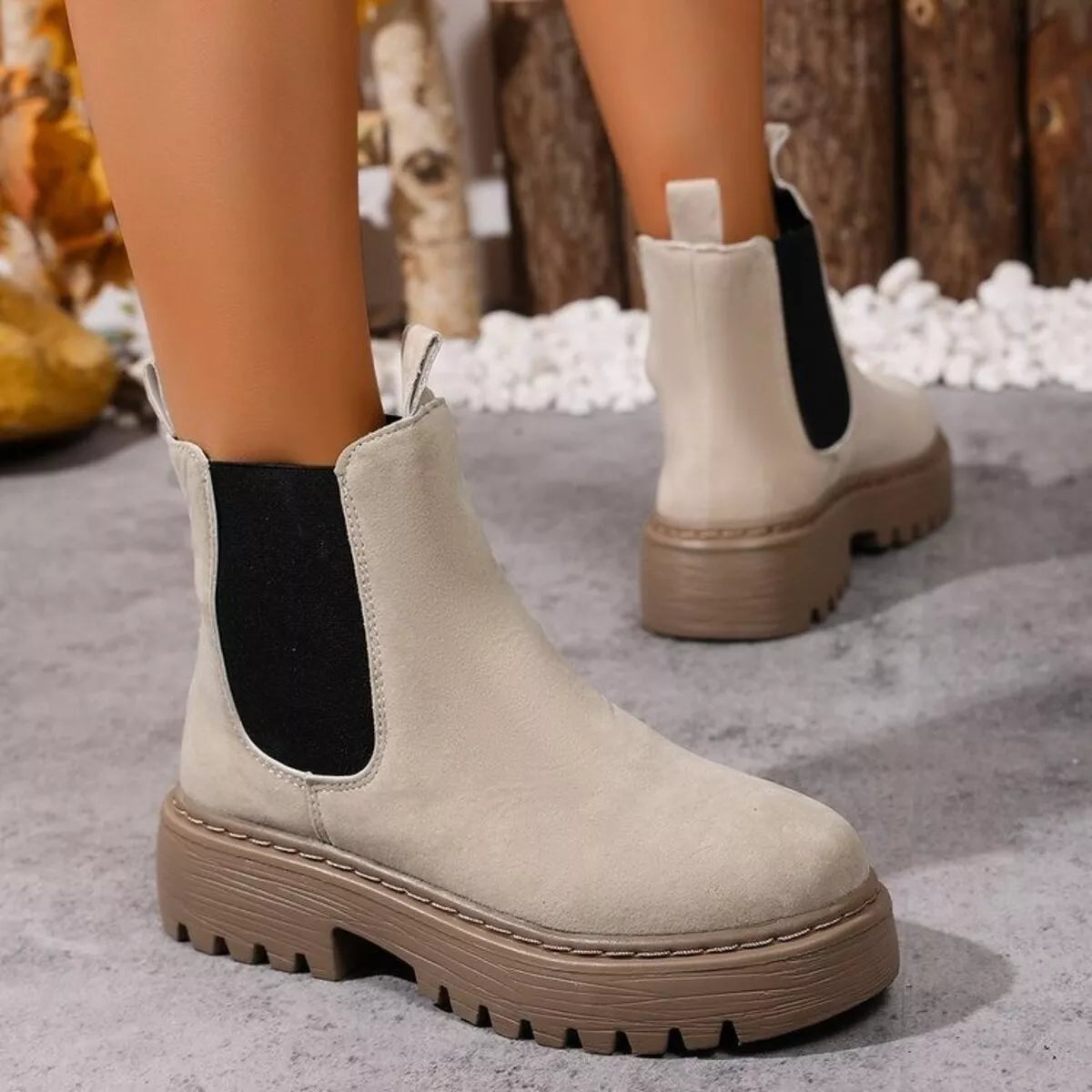 Round Toe Platform Boots Black / 35