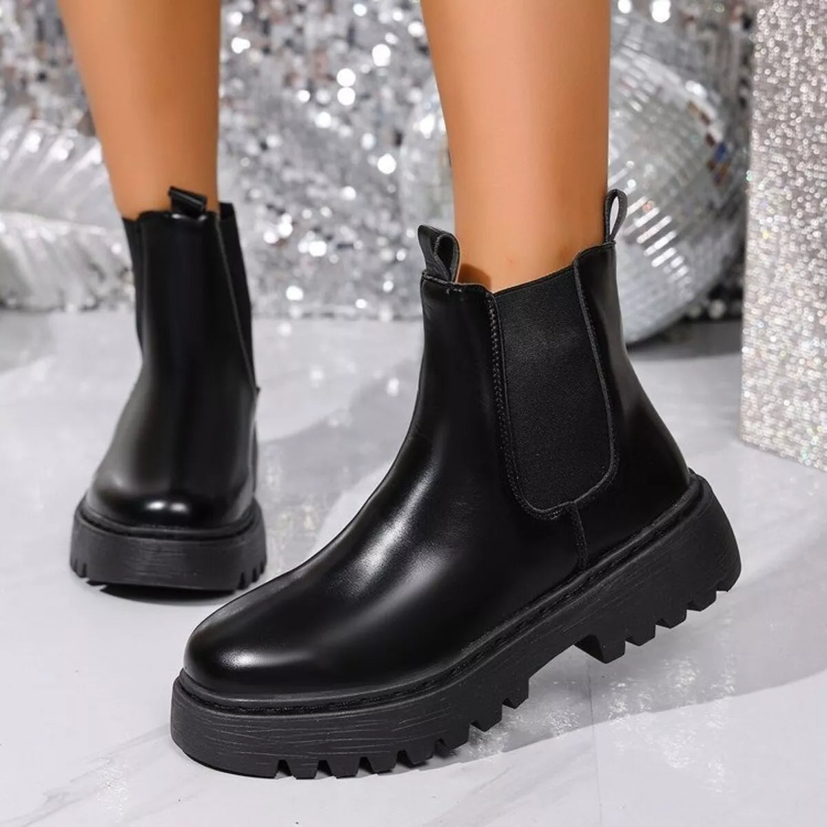 Round Toe Platform Boots Black / 35
