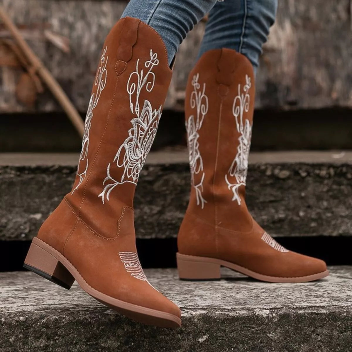 Embroidered Block Heels Boots White / 36