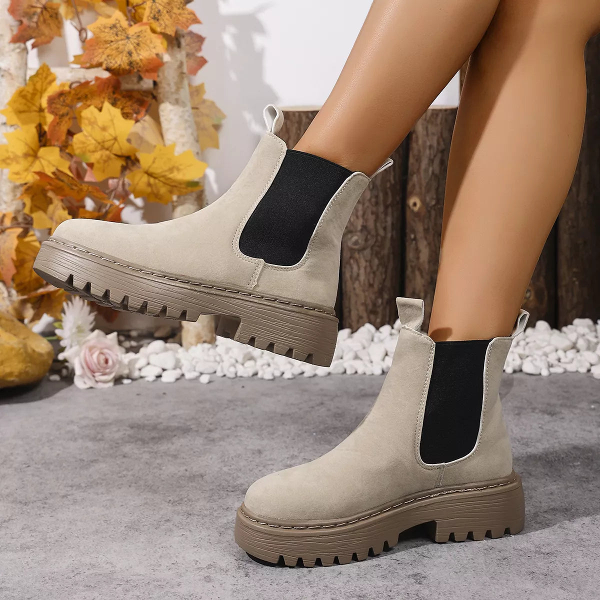 Round Toe Platform Boots Black / 35