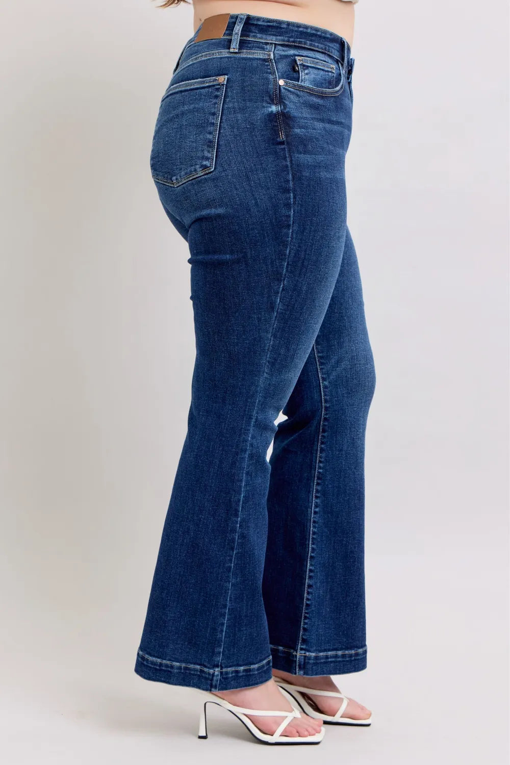 Judy Blue Full Size High Rise Flare Jeans with Pockets Plus Size Dark / 0(24)