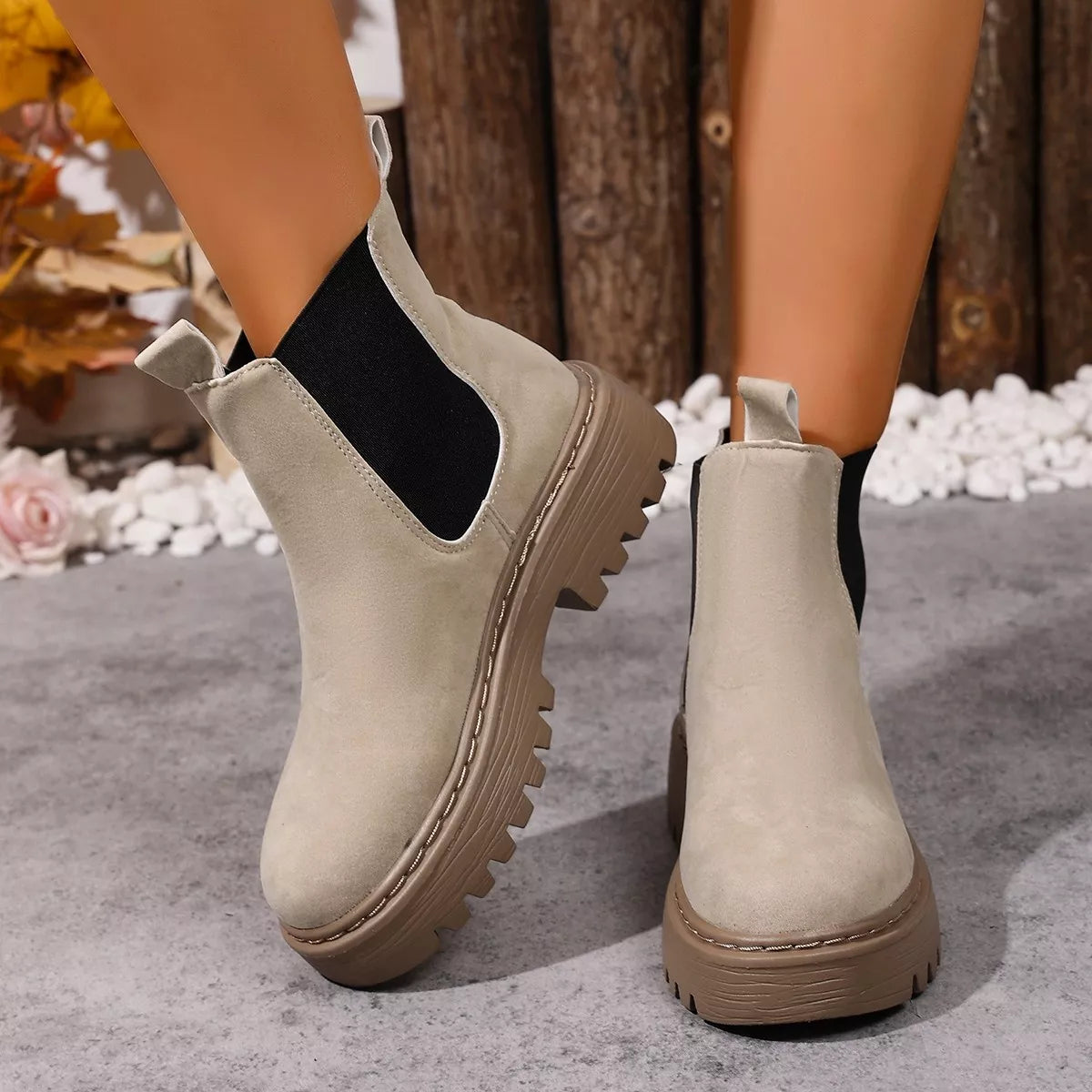 Round Toe Platform Boots Black / 35