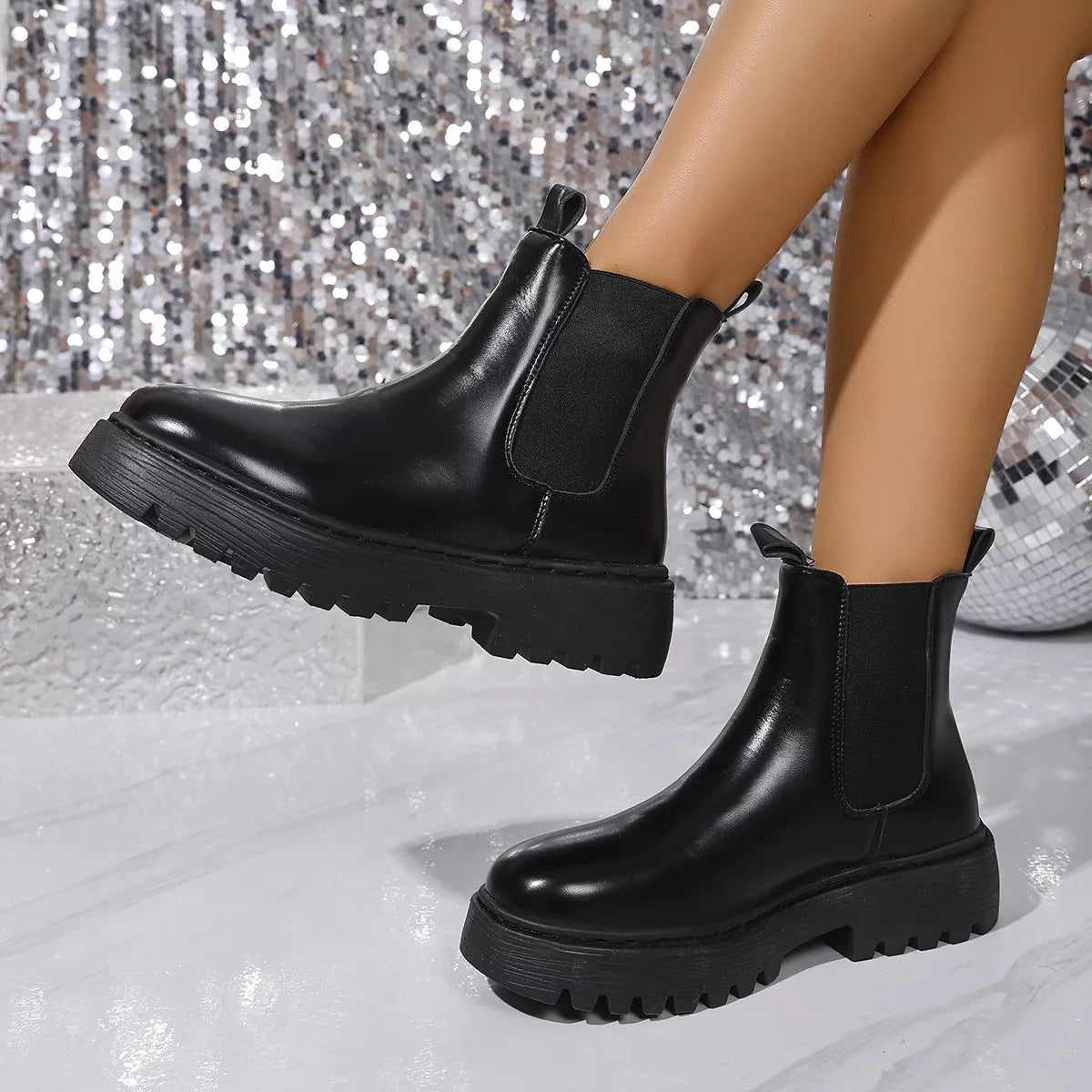 Round Toe Platform Boots Black / 35 