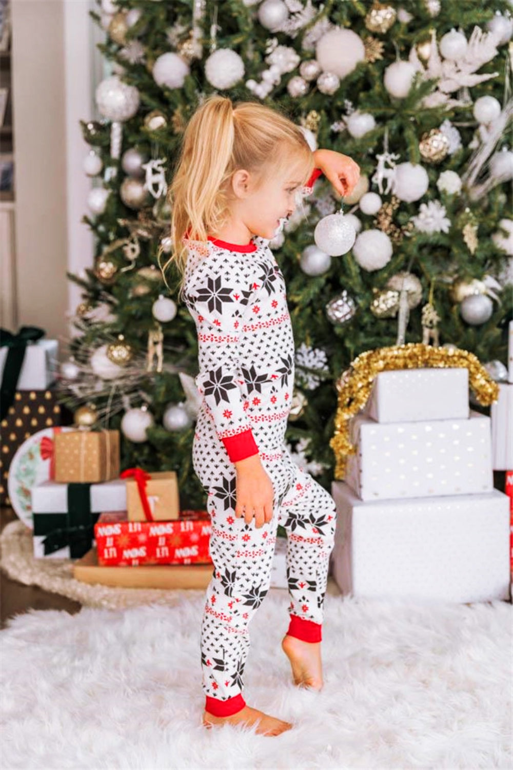 Snowflake Pattern Top and Pants Set White / 4T 