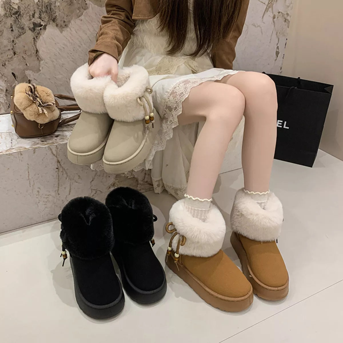 Round Toe Platform Boots Black / 36 