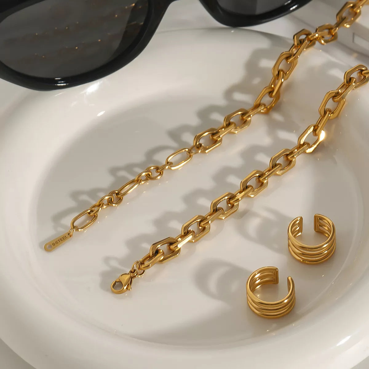 Stainless Steel Chain Link Circle Necklace Gold / One Size 
