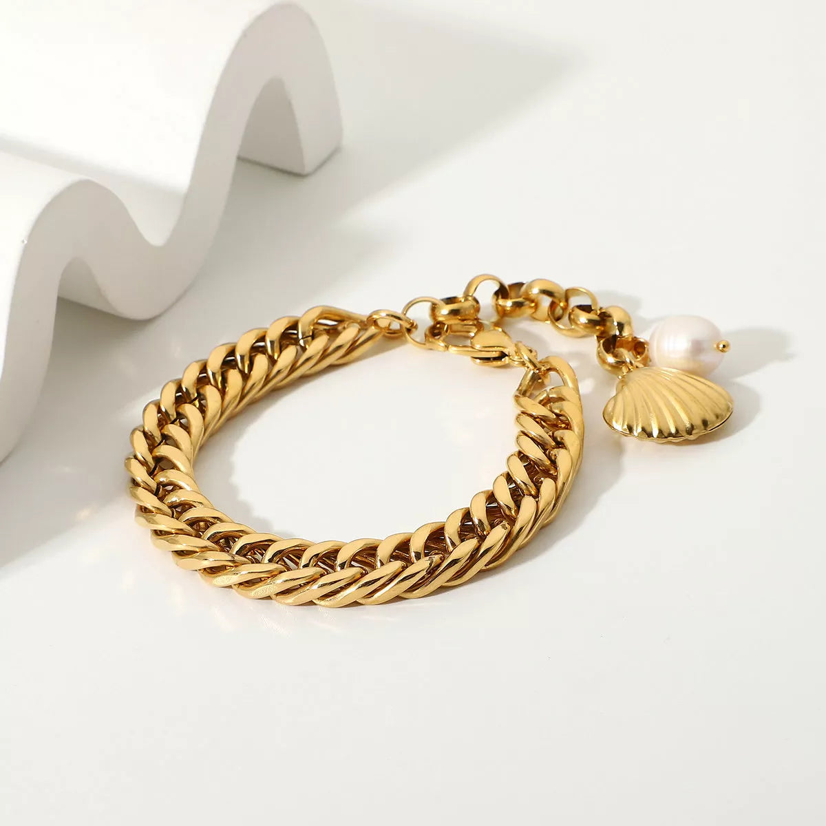 18K Gold-Plated Freshwater Pearl Shell Bracelet Gold / One Size 