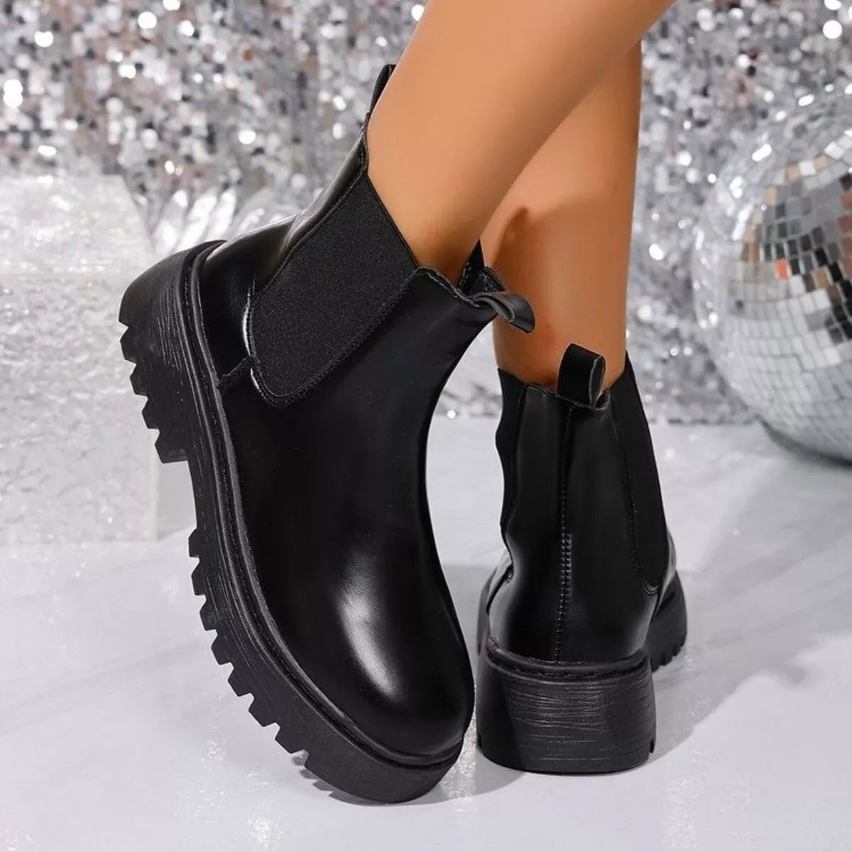 Round Toe Platform Boots Black / 35 
