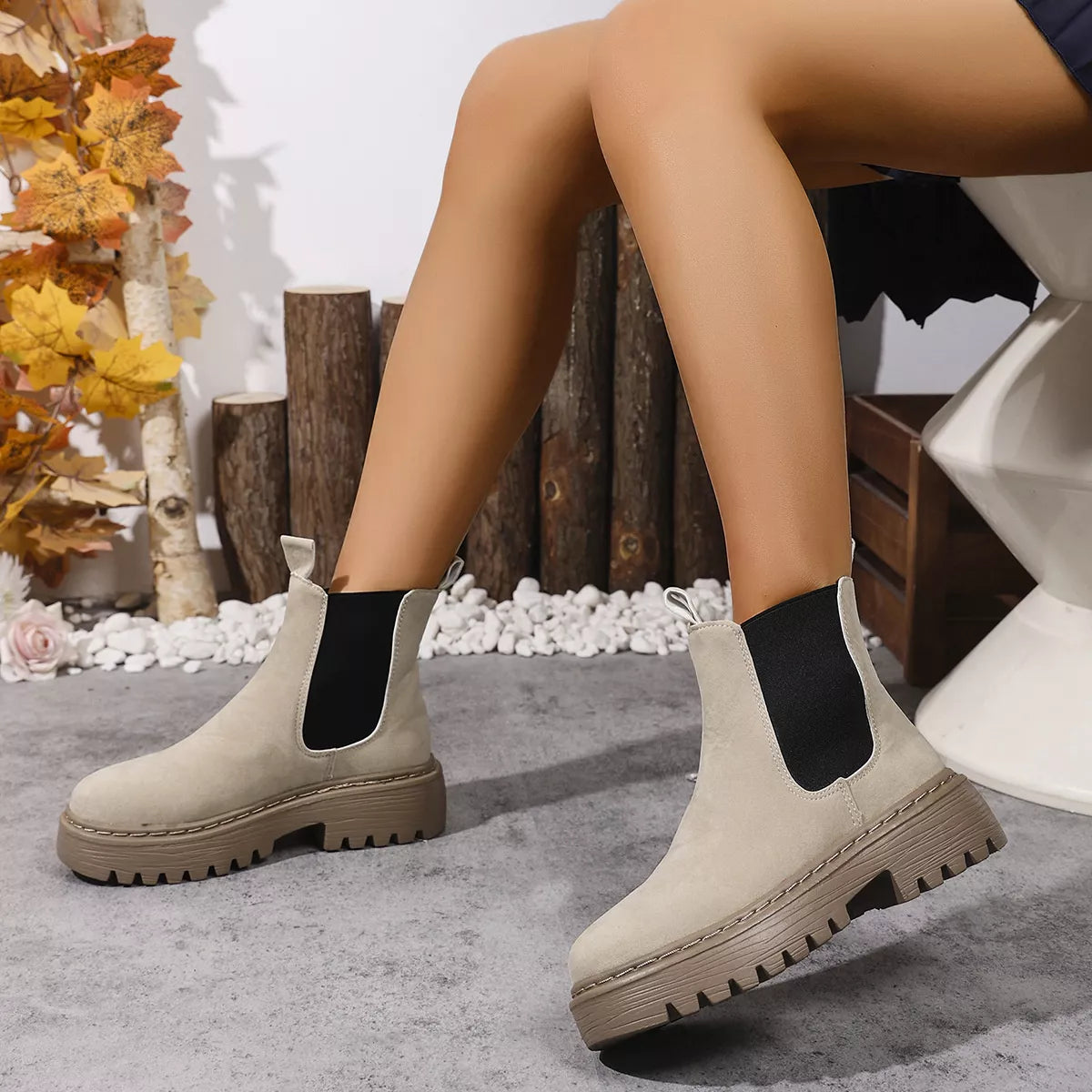 Round Toe Platform Boots Black / 35 