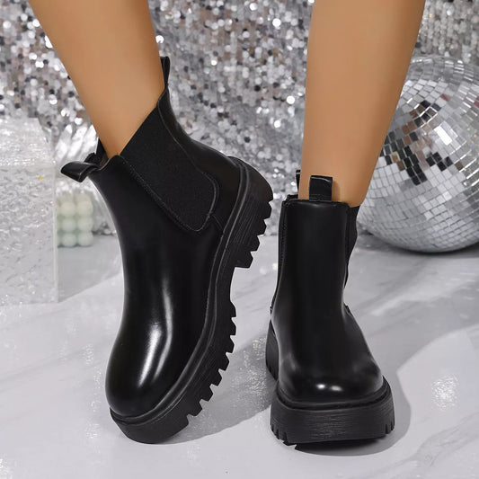 Round Toe Platform Boots Black / 35 