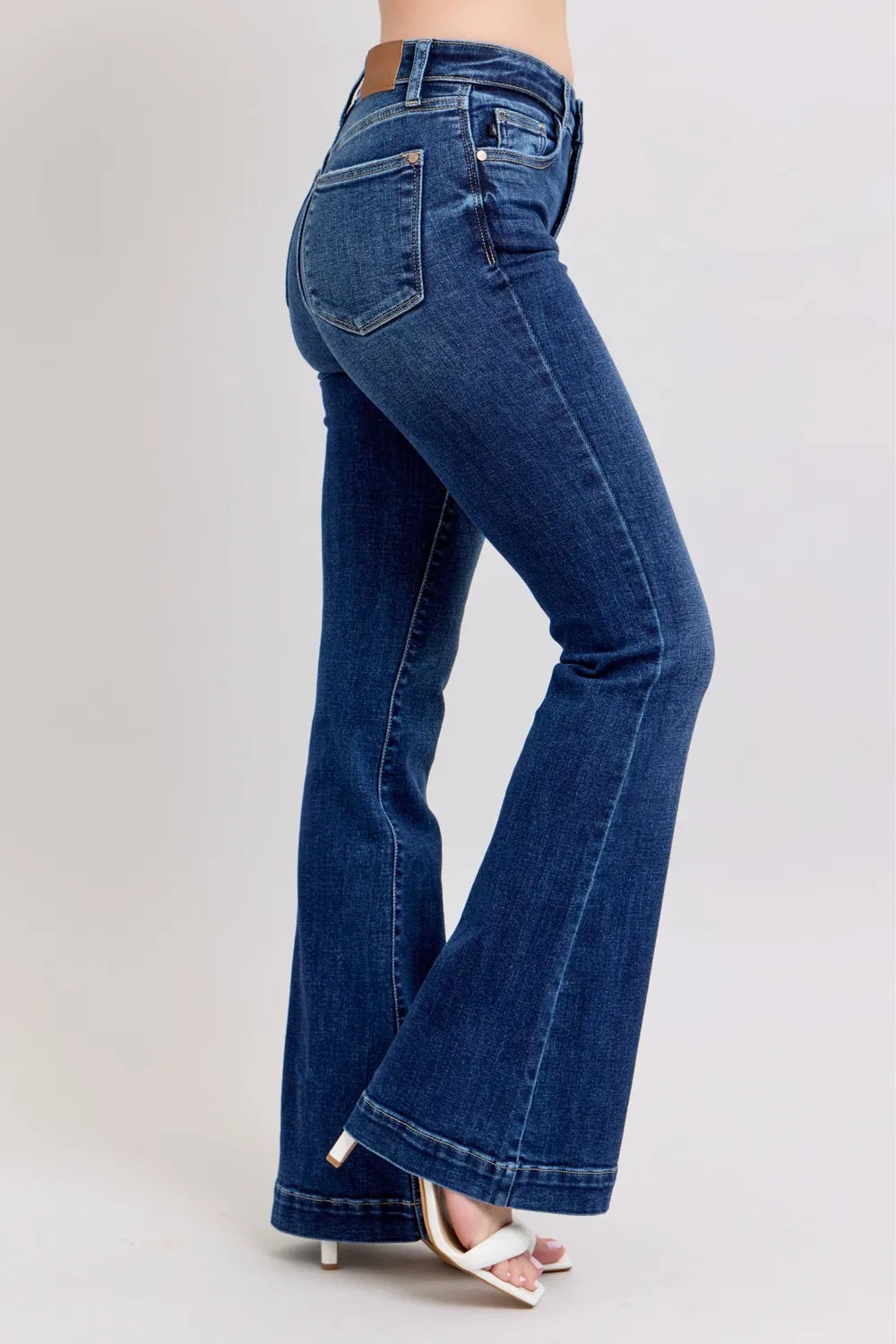 Judy Blue Full Size High Rise Flare Jeans with Pockets Plus Size Dark / 0(24) 