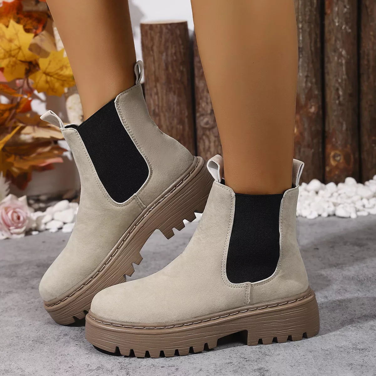 Round Toe Platform Boots Black / 35 